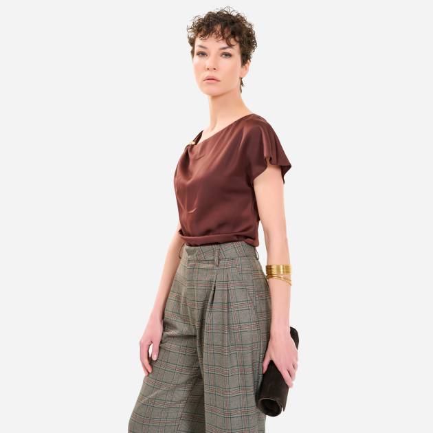 Tek Kollu, Gold Aksesuar Detaylı Saten Bluz