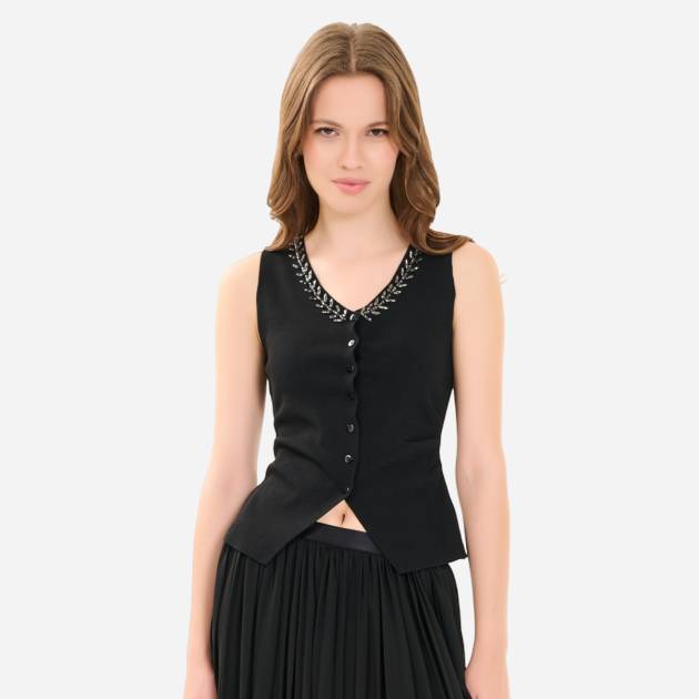 Yakası Taş Detaylı Triko Yelek