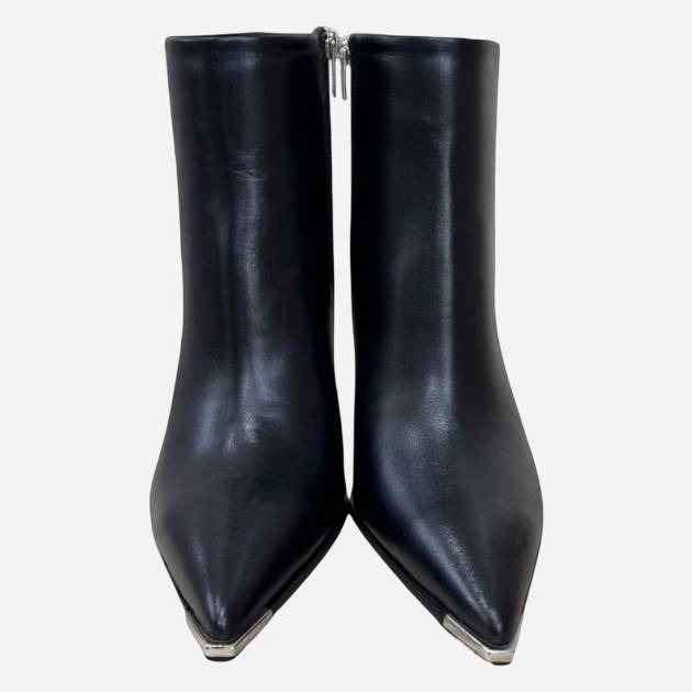 Deri Metal Detaylı Sivri Burun Bot